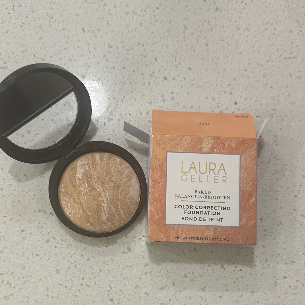 Laura Geller Baked Balance-N-Brighten Foundation - Light NEW UNUSED